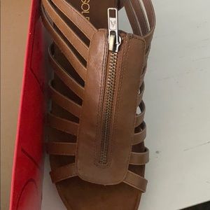 NWT tan heels size 11 Aerosoles memory foam